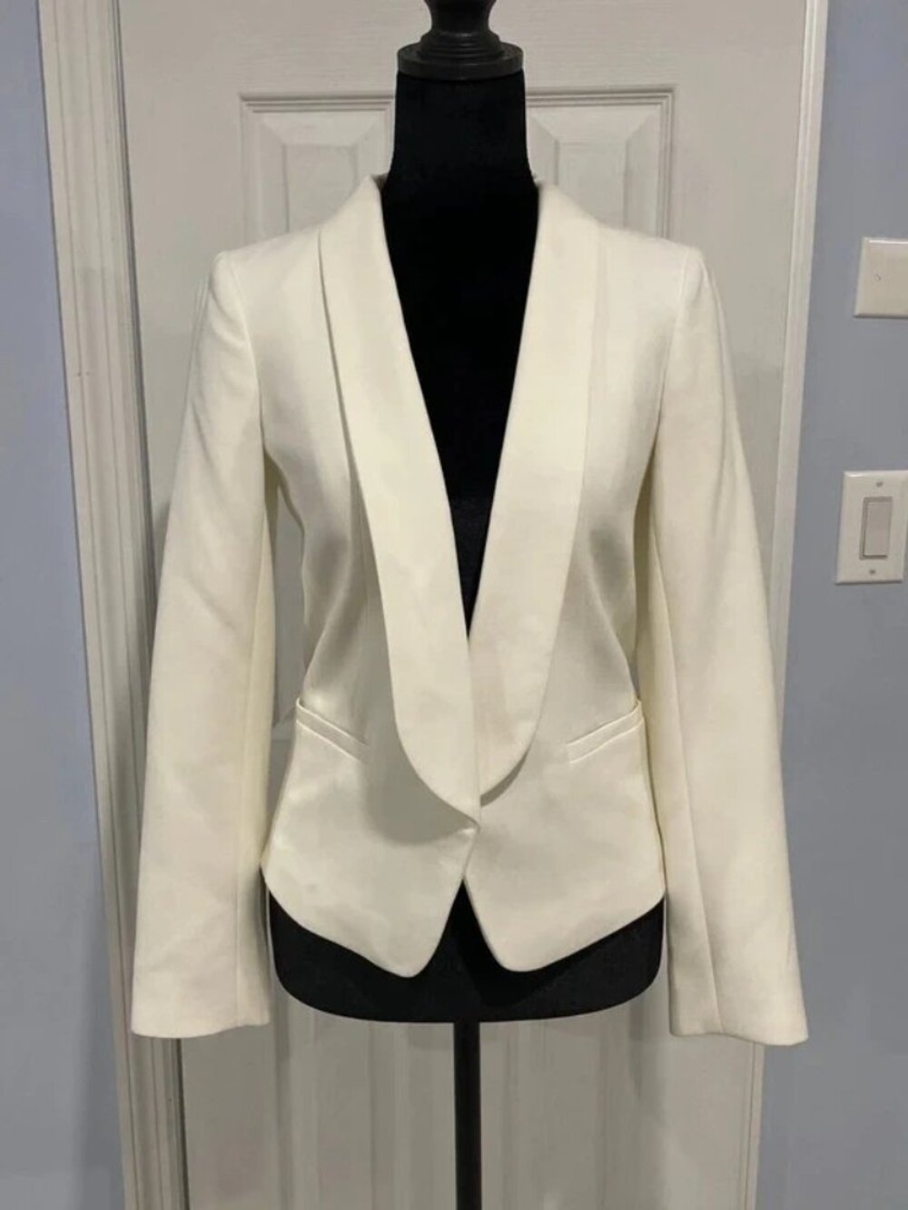 LOFT Women’s Ivory Cropped Blazer 0P